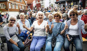 Glade Damer På Arrangement